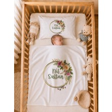 Pia Baby Isme Özel Kız Bebek Battaniye 80X80 cm ve Yastık Kılıfı 35X45 cm %100 Pamuk Organik Baskılı Bebek Seti Bebek Hediyesi