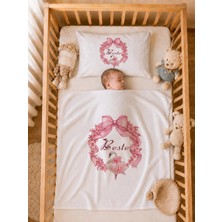Pia Baby Isme Özel Kız Bebek Battaniye 80X80 cm ve Yastık Kılıfı 35X45 cm %100 Pamuk Organik Baskılı Bebek Seti Bebek Hediyesi