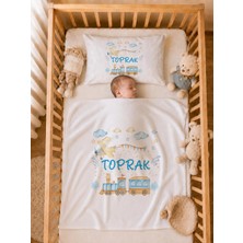 Pia Baby Isme Özel Erkek Bebek Battaniye ve Yastık Kılıfı %100 Pamuk Organik Baskılı Isimli Bebek Seti Erkek Bebek Hediyesi