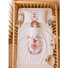 Pia Baby Isme Özel Kız Bebek Battaniye 80X80 cm ve Yastık Kılıfı 35X45 cm %100 Pamuk Organik Baskılı Bebek Seti Bebek Hediyesi