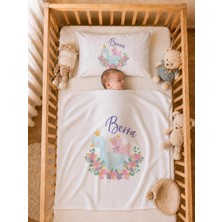 Pia Baby Isme Özel Kız Bebek Battaniye 80X80 cm ve Yastık Kılıfı 35X45 cm %100 Pamuk Organik Baskılı Bebek Seti Bebek Hediyesi