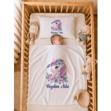 Pia Baby Isme Özel Kız Bebek Battaniye 80X80 cm ve Yastık Kılıfı 35X45 cm %100 Pamuk Organik Baskılı Bebek Seti Bebek Hediyesi
