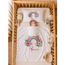 Pia Baby Isme Özel Kız Bebek Battaniye 80X80 cm ve Yastık Kılıfı 35X45 cm %100 Pamuk Organik Baskılı Bebek Seti Bebek Hediyesi