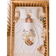 Pia Baby Isme Özel Kız Bebek Battaniye 80X80 cm ve Yastık Kılıfı 35X45 cm %100 Pamuk Organik Baskılı Bebek Seti Bebek Hediyesi