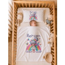 Pia Baby Isme Özel Kız Bebek Battaniye 80X80 cm ve Yastık Kılıfı 35X45 cm %100 Pamuk Organik Baskılı Bebek Seti Bebek Hediyesi