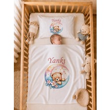 Pia Baby Isme Özel Kız Bebek Battaniye 80X80 cm ve Yastık Kılıfı 35X45 cm %100 Pamuk Organik Baskılı Bebek Seti Bebek Hediyesi