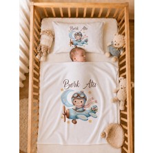 Pia Baby Isme Özel Erkek Bebek Battaniye ve Yastık Kılıfı %100 Pamuk Organik Baskılı Isimli Bebek Seti Erkek Bebek Hediyesi