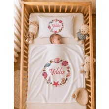 Pia Baby Isme Özel Kız Bebek Battaniye 80X80 cm ve Yastık Kılıfı 35X45 cm %100 Pamuk Organik Baskılı Bebek Seti Bebek Hediyesi