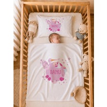 Pia Baby Isme Özel Kız Bebek Battaniye 80X80 cm ve Yastık Kılıfı 35X45 cm %100 Pamuk Organik Baskılı Bebek Seti Bebek Hediyesi
