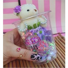 Defne Store Hediyelik Set: Glitter Bardak, Lipgloss, Inci Toka, Küpe ve Peluş Ayıcık