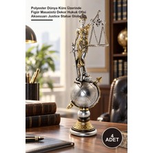 Yenilig 4 Adet Adalet Biblosu – Polyester Dünya Küre Üzerinde Figür Masaüstü Dekor Hukuk Ofisi Aksesuarı Justice Statue Globe