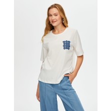 Faik Sönmez Kadın Regular Kalıp Yuvarlak Yaka Kısa Kollu Pamuklu Jean Aplike Nakışlı T-Shirt