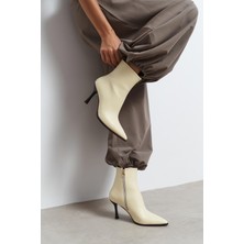 Nişantaşı Shoes Marma Tereyağı Sarısı Mat Fermuar Detay Sivri Burun Kadın Topuklu Bot