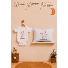 Pia Baby Isme Özel Kız Bebek Kısa Kollu Body Zıbın ve 35X45 cm Yastık Kılıfı %100 Pamuk Organik Baskılı Hediye Seti