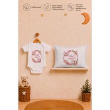 Pia Baby Isimli Kız Bebek Kısa Kollu Body Zıbın ve 35X45 cm Yastık Kılıfı %100 Pamuk Organik Baskılı Hediye Seti