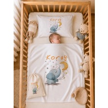 Pia Baby Erkek Bebek Doğum Hediyesi Isme Özel 80X80 cm Bebek Battaniyesi 35X45 cm Yastık Kılıfı Ham Bez Kıyafet Kesesi