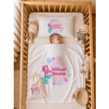 Pia Baby Isimli Kız Bebek Battaniye Seti 80X80 cm Çift Kat Penye Yastık Kılıfı Ham Bez Kıyafet Kesesi Yenidoğan Hediyesi