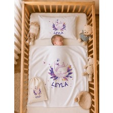 Pia Baby Isimli Kız Bebek Battaniye Seti 80X80 cm Çift Kat Penye Yastık Kılıfı Ham Bez Kıyafet Kesesi Yenidoğan Hediyesi