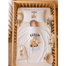Pia Baby Erkek Bebek Doğum Hediyesi Isme Özel 80X80 cm Bebek Battaniyesi 35X45 cm Yastık Kılıfı Ham Bez Kıyafet Kesesi