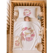 Pia Baby Kız Bebek Doğum Hediyesi Isme Özel 80X80 cm Bebek Battaniyesi 35X45 cm Yastık Kılıfı Ham Bez Kıyafet Kesesi
