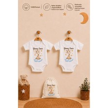 Pia Baby Isme Özel Erkek Bebek Hediye Seti 2'li %100 Pamuk Organik Baskılı Çıtçıtlı Body Zıbın ve Ham Bez Bebek Kıyafet Kesesi