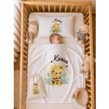 Pia Baby Erkek Bebek Doğum Hediyesi Isme Özel 80X80 cm Bebek Battaniyesi 35X45 cm Yastık Kılıfı Ham Bez Kıyafet Kesesi