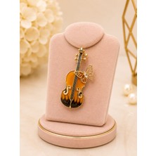 Mdm Style 🎻 Keman ve Kelebek Tasarımlı Gold Broş – Müzik Temalı Zarif Kadın Aksesuarı