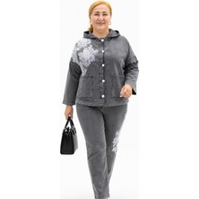 Trieste Wear Büyük Beden Denim Kapüşonlu Gül Deseni İşlemeli Boncuklu Önden Cep Detaylı Düğmeli Kadın Ceket