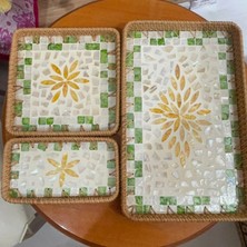 Sarı Beyaz Çiçek Mozaik Desenli Yeşil Kenarlı Hasır Tepsi Seti