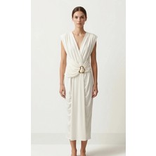 Shın Butik Shın Drapeli Tokalı Midi Elbise – Beyaz
