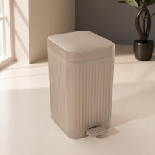 10 L Amortisörlü Pedallı Çöp Kovası, Gri Sessiz Kapaklı Banyo Mutfak ve Ofis Çöp Kutusu, Dar Alanlara Uygun Modern Plastik Pedallı Çöp Kovası (Latte)