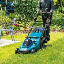 Makita Akülü Çim Biçme 40V LM004GZ