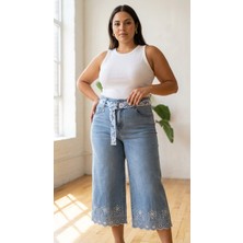 Zanessi Fashion Büyük Beden Beli Lastikli Nakışlı Kemer Detaylı Paçası Dantel Nakışlı Bol Paça Denim Kadın Şort