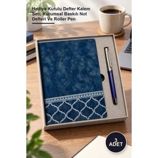Yenilig 3 Adet Kutulu Desenli Deri Mavi Defter ve Metal Roller Kalem Seti – Hediye Kutulu Defter Kalem Seti, Kurumsal Baskılı Not Defteri ve Roller Pen
