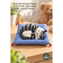 Yenilig 1 Adet Yastıkta Uyuyan Kedi Sesli Oyuncak – Dekoratif Küçük Yastık 17 x 15 Cm, Uyku Kedi Figürü, Sound Pillow