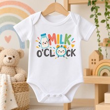 Igıgı Collection Milk O'clock Ingilizce Baskılı %100 Pamuk Beyaz Unisex Bebek Zıbın