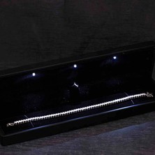 Moncuk Design Gümüş Işıklı Kutulu 4 mm Beyaz Taşlı Su Yolu Kadın Bileklik