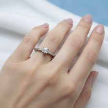 Can Kuyumcusu 925 Ayar Gümüş Pırlanta Montür Zirkon Taşlı Tektaş Kadın Yüzük