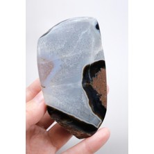 Healcrystal Oniks Akik Dilimi, Siyah Zırh Bantlarıyla, Yarı Saydam Kuvars Çekirdeği, 148G