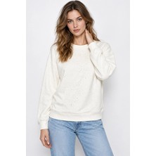 Mevese Yaldız Baskılı Zincirli ve Fularlı Kadın Oversize Modal Sweatshirt- Beyaz