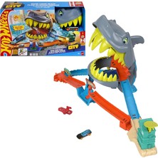 Hot Wheels ® City Shark Beach Battle Playset