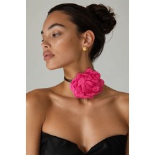 Kokoş Pembe Renk Gül Detaylı Ipli Choker Kolye