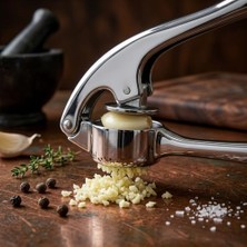 Pratik Ev Üstün Kaliteli Paslanmaz Çelik Sarımsak Presi, Ergonomik Kavisli Beşik Tipi Metal Sarımsak Ezici ve Doğrayıcı