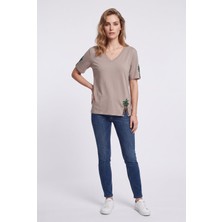 Vedi-bb Kadın V Yaka Pamuk Karışımlı Kısa Kol Palmiye Nakışlı T-Shirt