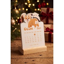 Ozzypix Ahşap Standlı Özel Kesim Neşeli Corgi Tasarımlı 2027 Masaüstü Takvimi (8,5X12 Cm) - Sevimli Yeni Yıl Hediyesi