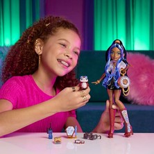 MSP Bluzu ve Siyah Şortuyla Monster High Robecca Steam Bebek, Evcil Penguen Kaptan Penny ve Uçuş Gözlüğü ile Çanta Gibi 7 Aksesuar, JMB81