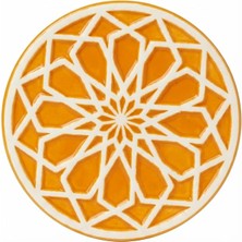 MSP El Yapımı Premium Seramik Bardak Altlığı | Özel Kabartmalı Selçuklu Motifi | Otantik Bal Köpüğü (Hardal) Rengi | Dekoratif & Isıya Dayanıklı Sunum Altlığı