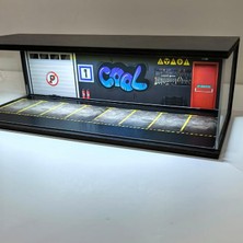 MSP Garaj 1/64 Ölçek 8 Araçlık – LED Işıklı USB Çalışan Model Araba Sergileme Standı – Pleksi Kapaklı Dekoratif Vitrin