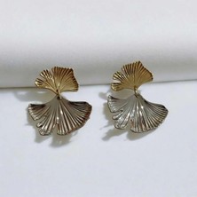 İlraysa Gold Silver Karışım Yaprak Form Metal Büyük Küpe – Şık ve Zarif Kadın Takı Aksesuar