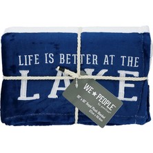 Store Life Is Better At The Lake-Mavi & Beyaz Süper Yumuşak 127 x 152 cm Çizgili Örtü Işlemeli Metin 127 x 152 cm Kraliyet Pelüş Battaniye, Mavi